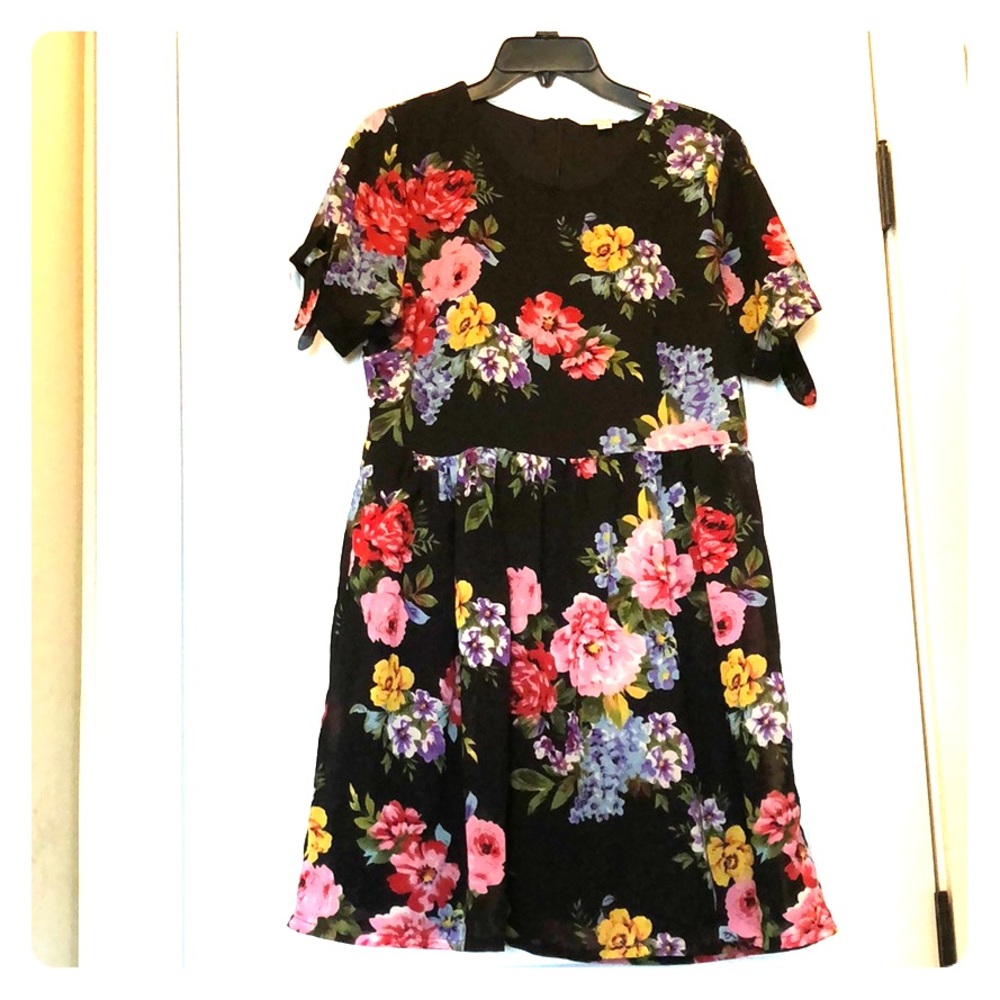 Yumi floral petite dress